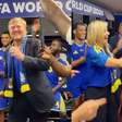 Rei e rainha da Holanda caem na dança com jogadores de Curaçao após empate histórico na Copa