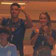 Luis Suárez troca de roupa a cada gol do Uruguai