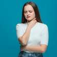 Garganta querendo inflamar? Veja o que fazer nos primeiros sinais