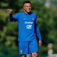 Mbappé destaca disputa com Messi por recorde e elogia argentino: "É o melhor do mundo"