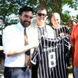 Após falas sobre Sócrates, prefeito de Nova York recebe camisas do Corinthians