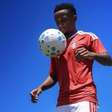 Kayky passa por cirurgia e desfalca o Internacional