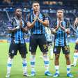 Nova realidade financeira do Grêmio ameaça permanência de Amuzu e Carlos Vinícius