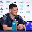 Robertson cobra melhora ofensiva da Escócia e elogia Alisson: "melhor goleiro do mundo"