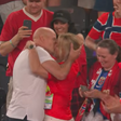 Técnico 'beijoqueiro' da Noruega ficou com o coração sem bater por 7 minutos anos atrás, mas foi reanimado; conheça
