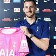 Tottenham anuncia goleiro como novo reforço para a temporada