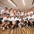 Jogadores da Argentina homenageiam Messi com camisa especial