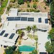 1.900m², 4 suítes e uma praia no jardim! Mansão de luxo do cantor de forró Tato, do Falamansa, é um verdadeiro oásis para dias de sol