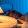 Dormir com luz acesa pode aumentar o risco de doenças cardíacas