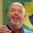Alex Escobar recebe alta do hospital nos EUA após passar mal ao vivo