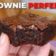 Brownie perfeito com uma casquinha craquelada maravilhosa por fora e muita cremosidade por dentro