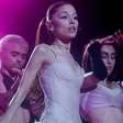 Ariana Grande canta em show que tem outras músicas sobre o ex Ricky Alvarez: "Ainda são incríveis"