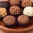 Descubra 3 receitas de brigadeiros temáticos para o São João