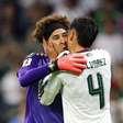 Ochoa entra nos minutos finais e escreve uma página inédita na história das Copas