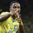 Endrick transforma esparadrapo em "aliança" durante jogos da Seleção e viraliza