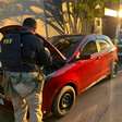 PRF intercepta carro clonado usado em roubos em Esteio; casal é detido