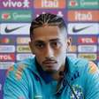 Jogador do Brasil na Copa 2026, Raphinha cortou relação com o próprio pai por conta de dinheiro? Polêmica envolve ainda mulher do jogador; entenda!