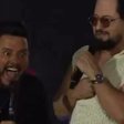Em show, Marrone revela que é 'meio gay' e deixa Bruno chocado