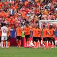 Sem muito esforço, Holanda derrota a Tunísia e fecha o Grupo F e 1º lugar