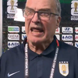 Bielsa dá chilique com repórter após vexame na Copa