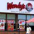 Post pedindo para salvar rede de fast-food Wendy's faz ações da empresa subirem mais de 40% nos EUA; entenda