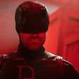 Novo uniforme do Demolidor é revelado em imagens da 3ª temporada de Demolidor: Renascido