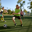 Copa do Mundo: deu vontade de jogar? Como sair do sofá para o campo com segurança
