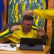 Gol do Brasil termina com óculos quebrado nos bastidores da CazéTV
