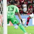 Flamengo esfria negociação por Emerson Royal, alvo do Aston Villa (ING)