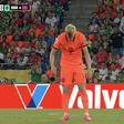 Imagem forte! Zagueiro da Holanda leva joelhada e fica com a cabeça sangrando; veja