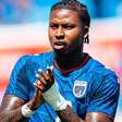 Jogador de Cabo Verde "ignora" Messi e prefere trocar de camisa com Otamendi