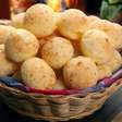 10 receitas práticas de pão de queijo para fazer e congelar