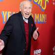 Mel Brooks completa 100 anos e celebra ao lado dos familiares: 'Em perfeita saúde'