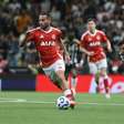 Ex-jogador do Flamengo é disputado por Corinthians, São Paulo e Santos