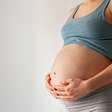 Postura curvada no trabalho durante a gravidez pode aumentar o risco de aborto espontâneo, aponta estudo