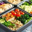 Cozinhar e congelar alimentos diminui nutrientes? Saiba o que realmente acontece