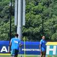 Raphinha volta a treinar após 2 semanas e anima treino da Seleção