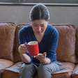 Conheça os 'cafés do choro', que acolhem mães japonesas exaustas