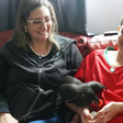 Galinha vira apoio emocional e transforma rotina de adolescente com autismo em Campinas