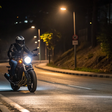 Como viajar de moto à noite, com segurança? Veja dicas