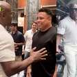 Terry Crews se encontra com Ronaldo em Brasil x Noruega: 'A lenda que eu esperava conhecer'