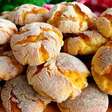Broinhas de fubá cozido com aquela receita tradicional que fica macia por dentro e dourada por fora