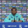 Fora da Copa, João Pedro reaparece em alta após eliminação do Brasil