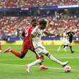 Resumo do dia: segunda de Copa do Mundo tem Trump contra brasileiro, chuteira furada e saída de técnico