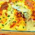 Panqueca de frango com massa leve e um maravilhoso molho de batata com cebola
