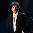 Todos os 35 guitarristas que já tocaram na banda de Bob Dylan