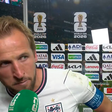 Kane recupera voz após classificação da Inglaterra na Copa e brinca: 'Entrevista perfeita para uma noite histórica'