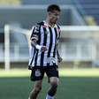 Meia-atacante assina com o Santos por duas temporadas