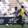 Com dois de Bernard, Atlético vence o Sub-20 em jogo-treino
