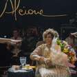 Alcione sofre queda durante show; saiba o seu estado de saúde